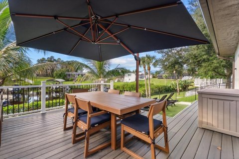 House in Sarasota, Florida 3 bedrooms, 179.86 sq.m. № 2425818 - photo 18