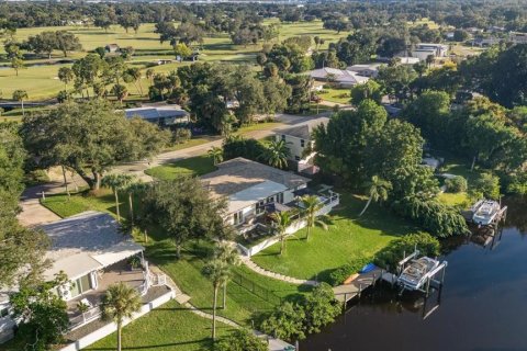House in Sarasota, Florida 3 bedrooms, 179.86 sq.m. № 2425818 - photo 11