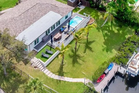 House in Sarasota, Florida 3 bedrooms, 179.86 sq.m. № 2425818