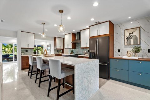 House in Sarasota, Florida 3 bedrooms, 179.86 sq.m. № 2425818 - photo 3