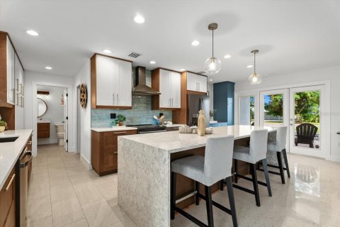 House in Sarasota, Florida 3 bedrooms, 179.86 sq.m. № 2425818 - photo 5