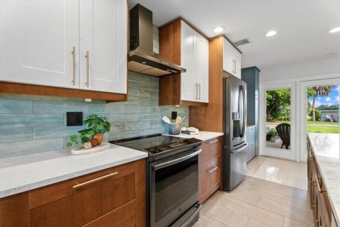 House in Sarasota, Florida 3 bedrooms, 179.86 sq.m. № 2425818 - photo 23