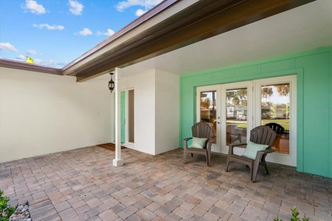 House in Sarasota, Florida 3 bedrooms, 179.86 sq.m. № 2425818 - photo 21