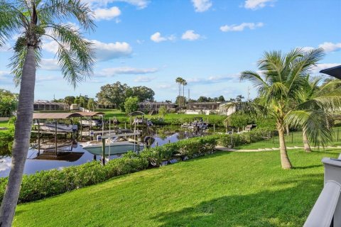 House in Sarasota, Florida 3 bedrooms, 179.86 sq.m. № 2425818 - photo 17