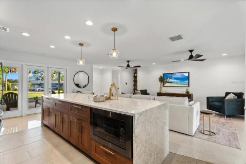 House in Sarasota, Florida 3 bedrooms, 179.86 sq.m. № 2425818 - photo 28
