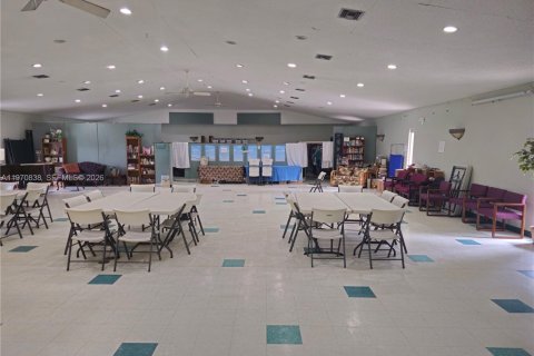 Commercial property in Miami Lakes, Florida № 2032619 - photo 9