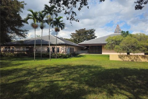 Commercial property in Miami Lakes, Florida № 2032619 - photo 2