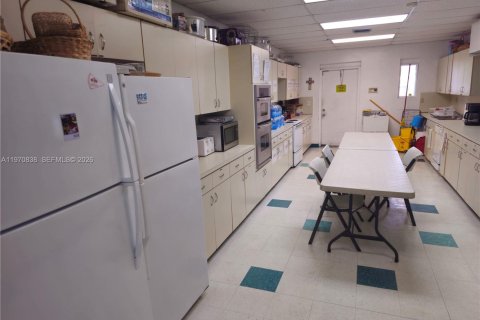 Commercial property in Miami Lakes, Florida № 2032619 - photo 8