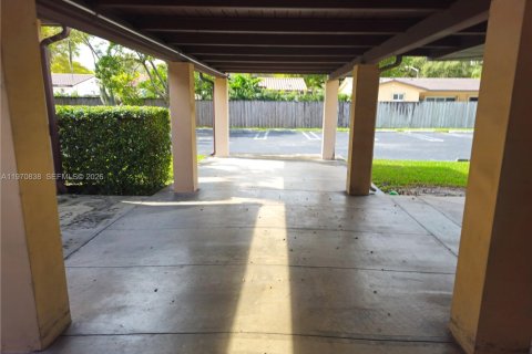 Commercial property in Miami Lakes, Florida № 2032619 - photo 19