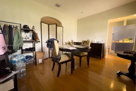 House in Miami Shores, Florida 2 bedrooms, 230.03 sq.m. № 1684123 - photo 9