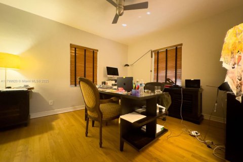 House in Miami Shores, Florida 2 bedrooms, 230.03 sq.m. № 1684123 - photo 10