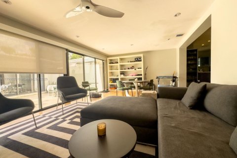 House in Miami Shores, Florida 2 bedrooms, 230.03 sq.m. № 1684123 - photo 8