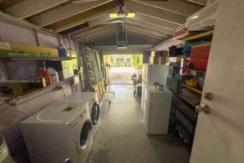 House in Miami Shores, Florida 2 bedrooms, 230.03 sq.m. № 1684123 - photo 21