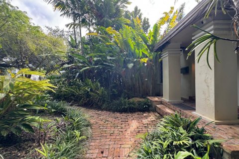 House in Miami Shores, Florida 2 bedrooms, 230.03 sq.m. № 1684123 - photo 2