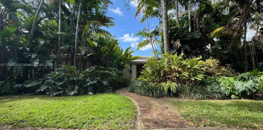 House in Miami Shores, Florida 2 bedrooms, 230.03 sq.m. № 1684123