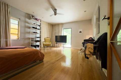 House in Miami Shores, Florida 2 bedrooms, 230.03 sq.m. № 1684123 - photo 14