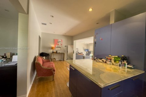House in Miami Shores, Florida 2 bedrooms, 230.03 sq.m. № 1684123 - photo 12
