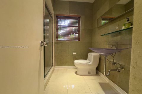 House in Miami Shores, Florida 2 bedrooms, 230.03 sq.m. № 1684123 - photo 18