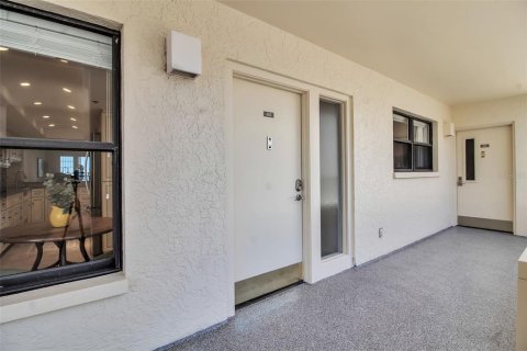 Condo in Sarasota, Florida, 2 bedrooms  № 1835372 - photo 27