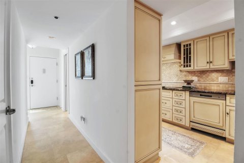 Condo in Sarasota, Florida, 2 bedrooms  № 1835372 - photo 9