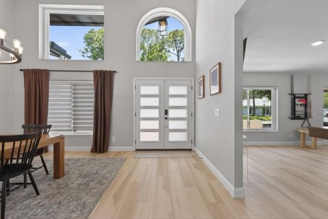 House in Saint Petersburg, Florida 5 bedrooms, 296.82 sq.m. № 2199836 - photo 5