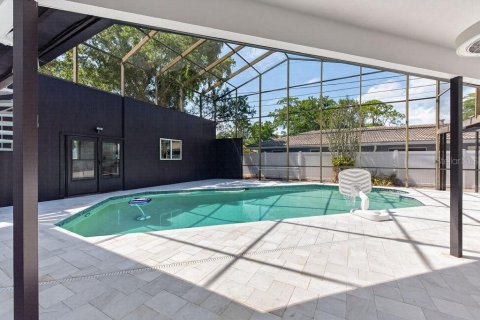 House in Saint Petersburg, Florida 5 bedrooms, 296.82 sq.m. № 2199836 - photo 2