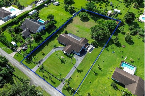 Casa en venta en Homestead, Florida, 4 dormitorios, 289.02 m2 № 2175994 - foto 11