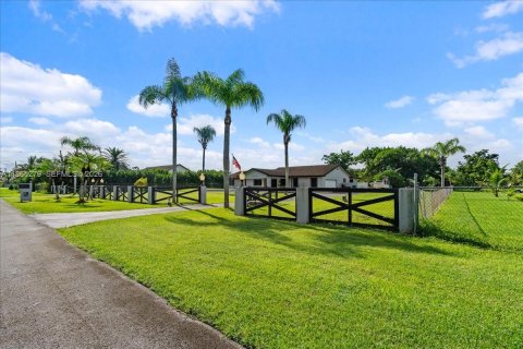 Casa en venta en Homestead, Florida, 4 dormitorios, 289.02 m2 № 2175994 - foto 24