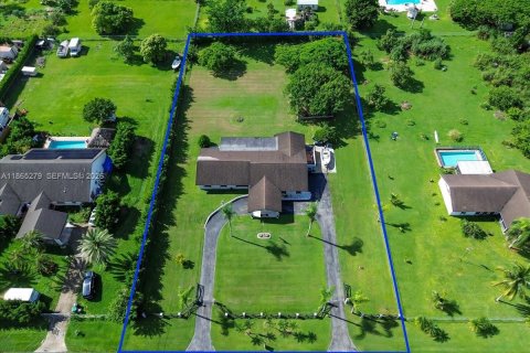 Casa en venta en Homestead, Florida, 4 dormitorios, 289.02 m2 № 2175994 - foto 4