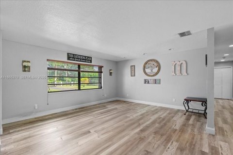 Casa en venta en Homestead, Florida, 4 dormitorios, 289.02 m2 № 2175994 - foto 3