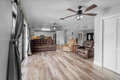 Casa en venta en Homestead, Florida, 4 dormitorios, 289.02 m2 № 2175994 - foto 25