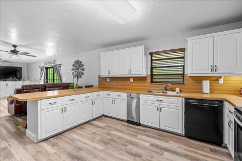 Casa en venta en Homestead, Florida, 4 dormitorios, 289.02 m2 № 2175994 - foto 27