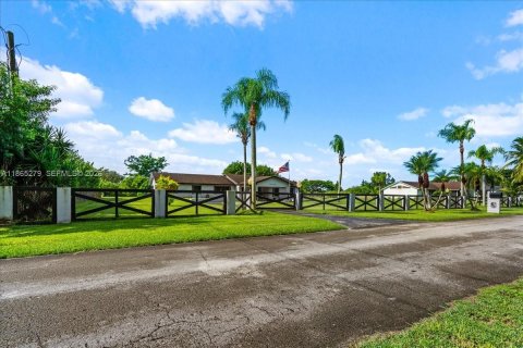 Casa en venta en Homestead, Florida, 4 dormitorios, 289.02 m2 № 2175994 - foto 28