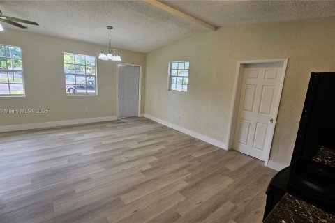 Купить виллу или дом в Вест-Парк, Флорида 3 спальни, 115.94м2, № 1957055 - фото 10