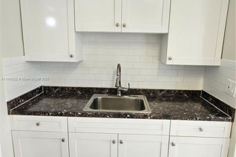 Купить виллу или дом в Вест-Парк, Флорида 3 спальни, 115.94м2, № 1957055 - фото 7