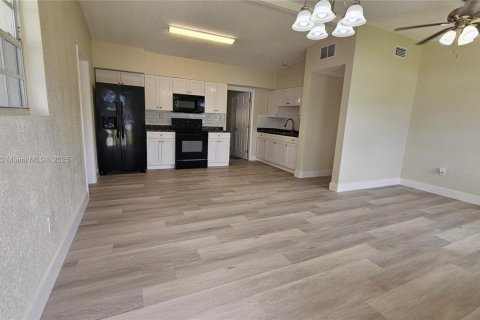 Купить виллу или дом в Вест-Парк, Флорида 3 спальни, 115.94м2, № 1957055 - фото 4