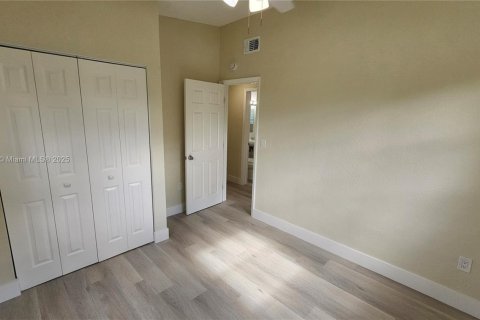 Купить виллу или дом в Вест-Парк, Флорида 3 спальни, 115.94м2, № 1957055 - фото 29