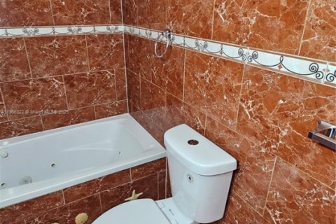 Купить виллу или дом в Вест-Парк, Флорида 3 спальни, 115.94м2, № 1957055 - фото 15