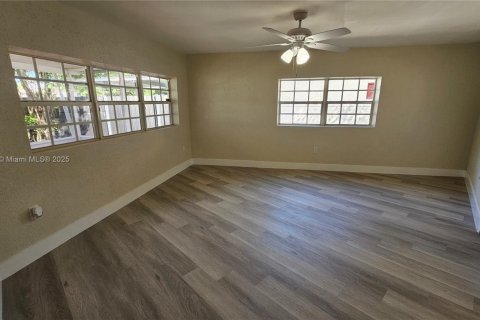 Купить виллу или дом в Вест-Парк, Флорида 3 спальни, 115.94м2, № 1957055 - фото 11