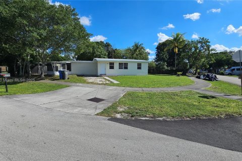 Купить виллу или дом в Вест-Парк, Флорида 3 спальни, 115.94м2, № 1957055 - фото 3