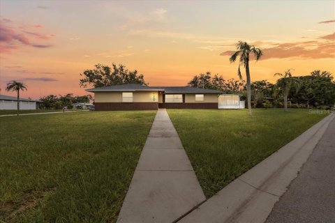 Casa en venta en Bradenton, Florida, 4 dormitorios, 199.83 m2 № 1901849 - foto 1