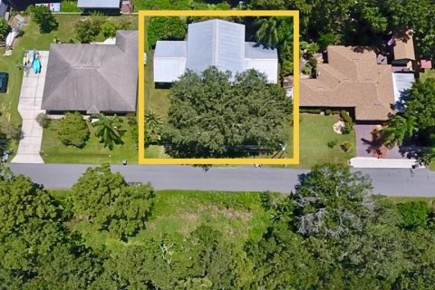 House in Haines City, Florida 1 bedroom, 434.41 sq.m. № 1848201 - photo 2