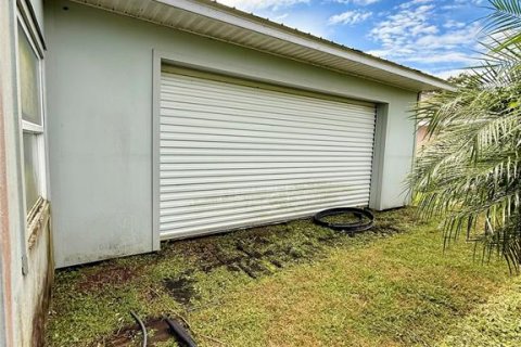 House in Haines City, Florida 1 bedroom, 434.41 sq.m. № 1848201 - photo 14