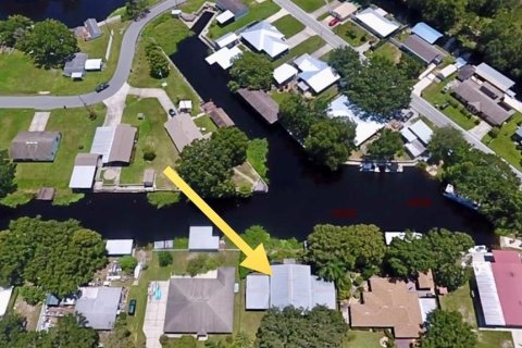 House in Haines City, Florida 1 bedroom, 434.41 sq.m. № 1848201 - photo 1