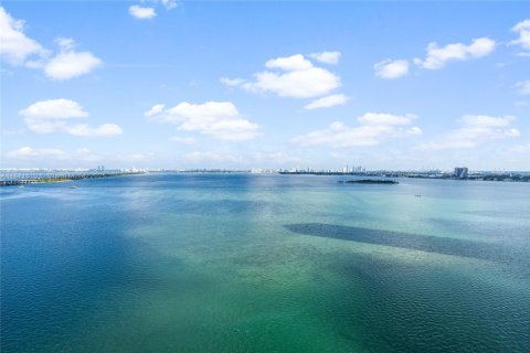 Купить кондоминиум в Майами, Флорида 2 спальни, 107.95м2, № 1922548 - фото 30