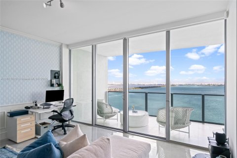 Купить кондоминиум в Майами, Флорида 2 спальни, 107.95м2, № 1922548 - фото 4