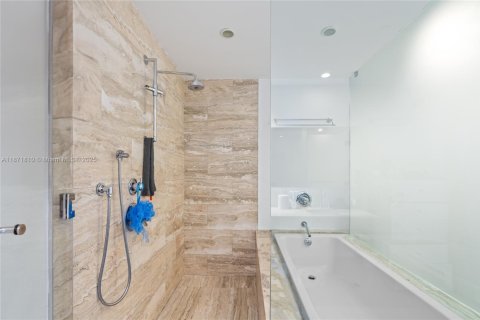 Купить кондоминиум в Майами, Флорида 2 спальни, 107.95м2, № 1922548 - фото 20