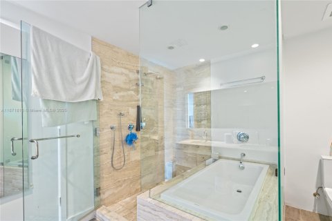 Купить кондоминиум в Майами, Флорида 2 спальни, 107.95м2, № 1922548 - фото 21