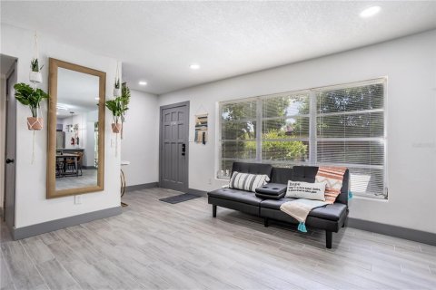 House in Orlando, Florida 4 bedrooms, 190.82 sq.m. № 2095506 - photo 5