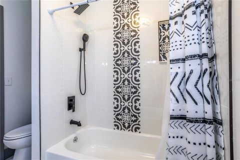 House in Orlando, Florida 4 bedrooms, 190.82 sq.m. № 2095506 - photo 23
